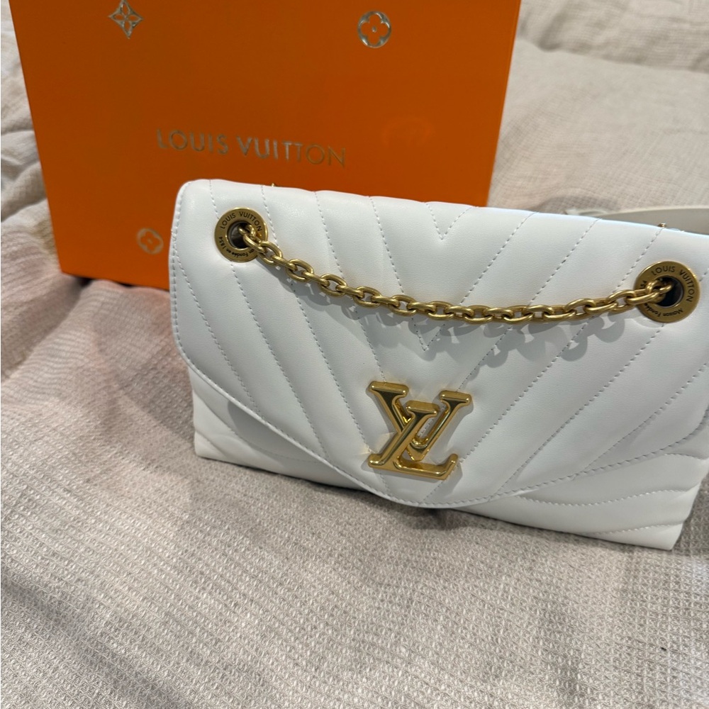 Louis Vuitton White Quilted Shoulder Bag with Gold Chain